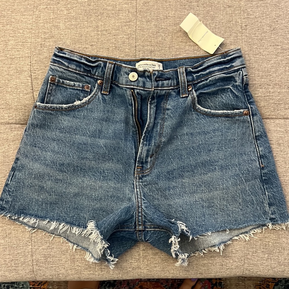 Abercrombie size 6 90s relaxed cutoff short high rise - Picture 2 of 2